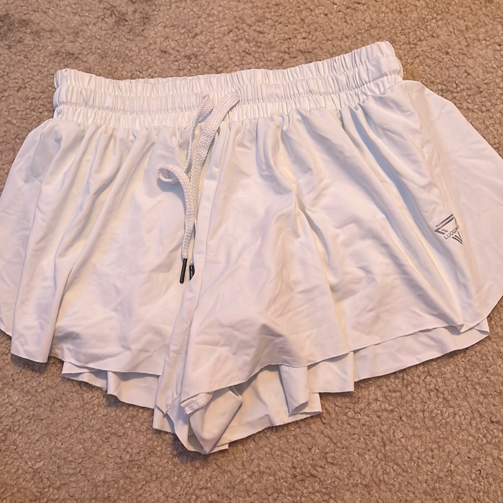 Luogongzi skirt short, white, size small, good condition